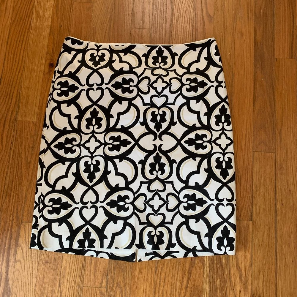 White House Black Market Size 10 Black & White Knee-Length Pencil Skirt